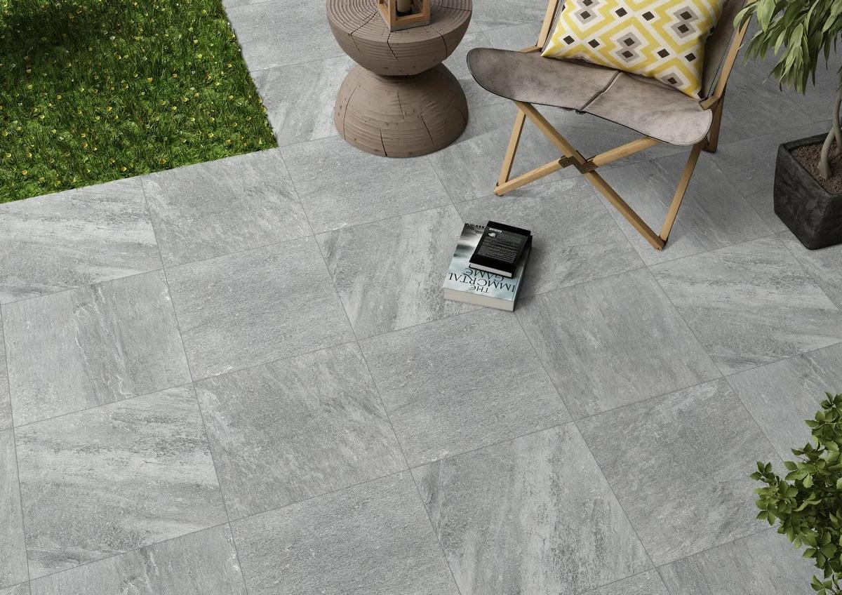 Структурированный керамогранит ENNFACE Quartzite Grey 600x600 мм с поверхностью R11 серого оттенка — фото 2